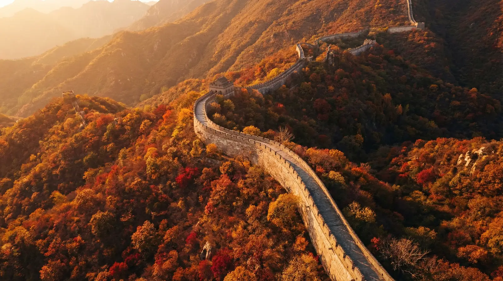 夜间福利无码1000集免费 秋日长城航拍全景